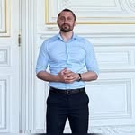 Ілля Семенович — перекладач і юрист документів, Франція